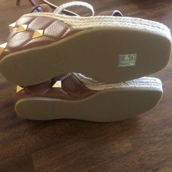 NIB $1150 Valentino Garavani Roman Stud Quilted Wedge Espadrilles in size 8/38! - Picture 14 of 15